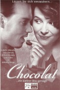 10745: Chocolat ( Lasse Hallström ) Alfred Molina, Juliette Binoche, Judi Dench, Lena Olin, Johnny Depp, Peter Stormare, Carrie-Anne Moss, Leslie Caron, John Wood, Hugh O´Conor, Victoire Thivisol, Aurelien Parent Koenig, Elizabeth Commelin, Antonio Gil-Ma