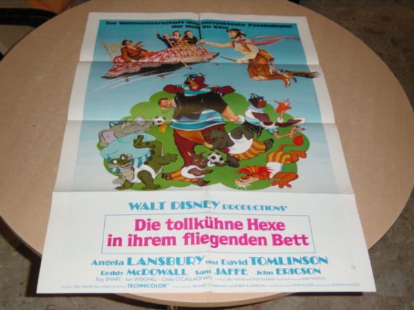 Die tollkühne Hexe in ihrem fliegenden Bett ( Walt Disney )