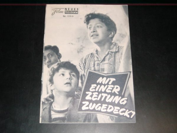 1049: Mit einer Zeitung zugedeckt (Alfonso Corona Blake) Humberto Jimenez Pons, Ignacio Gracia Torres, Rogelio Jimenez Pons, Mario M. Navarro