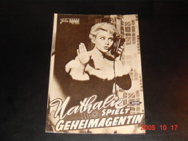 1954: Nathalie spielt Geheimagentin (Henri Decoin) Martine Carol, Felix Marten, André Versini, Dario Moreno, Noel Roquevert, Jacques Berthier, Howard Vernon, Guy Decomble, Dany Saval