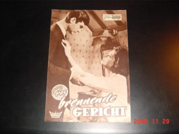 2667: Das brennende Gericht ( Julien Duvivier ) Nadja Tiller, Walter Giller, Jean-Claude Brialy, Perette Pradier, Claude Rich, Edith Scob, Duvallès, Antoine Balpetré, René Genin, Héléna Manson, Catherine Thevenin, Carl Brake