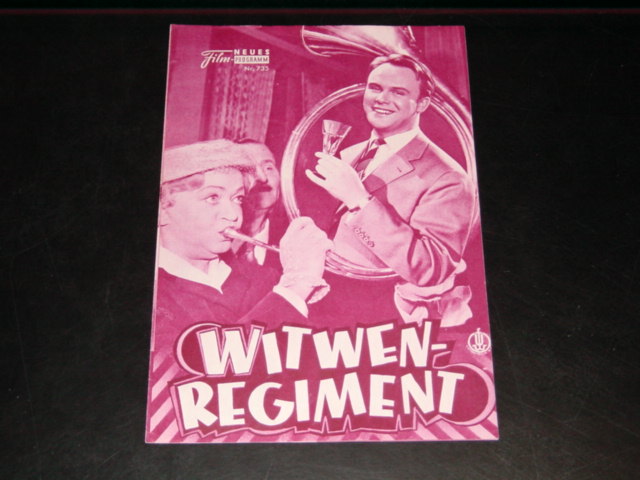 735: Das Witwenregiment (Helmut Weiss) Grethe Weiser, Paul Hörbiger, Brigitte Grothum, Michael Hettau, Maria Sebaldt, Carla Hagen, Paul Westermeister, Peer Schmidt, Kurt Roy, Karl-Heinz Walther