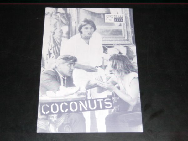 8209: Coconuts, Olivia Pascal, Mario Adorf, Rainhard Fendrich