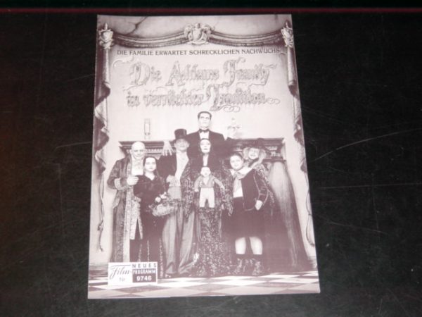 9746: Die Addams Family in verrückter Tradition ( Barry Sonnenfeld ) Anjelica Huston, Raul Julia, Christopher Lloyd, Joan Cusack, Christina Ricci,