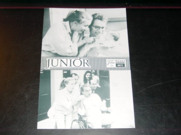 9877: Junior ( Ivan Reitman ) Arnold Schwarzenegger, Emma Thompson, Danny De Vito, Pamela Reed, Frank Langella,