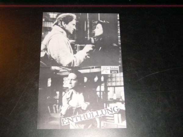 9879: Enthüllung ( Barry Levinson ) Michael Douglas, Demi Moore, Donald Sutherland, Caroline Gooddall.